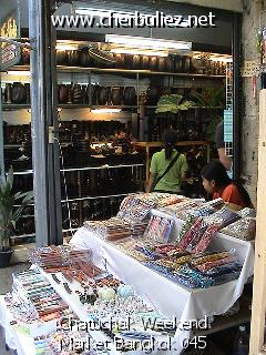 légende: Chatuchak Weekend Market Bangkok 045
qualityCode=raw
sizeCode=half

Données de l'image originale:
Taille originale: 194899 bytes
Temps d'exposition: 1/50 s
Diaph: f/280/100
Heure de prise de vue: 2002:12:21 12:50:40
Flash: non
Focale: 42/10 mm
